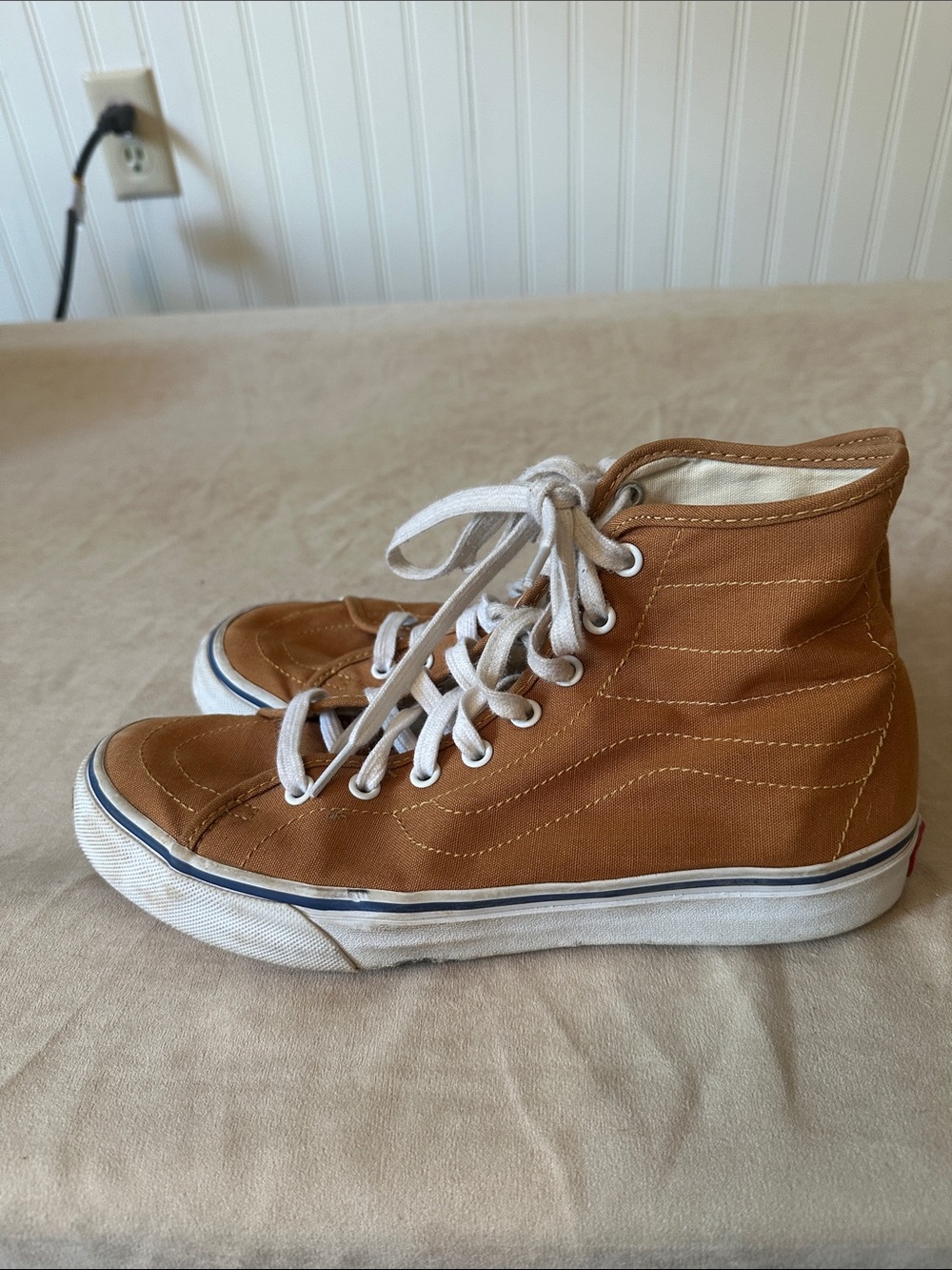 Vans - Picture 3 of 7